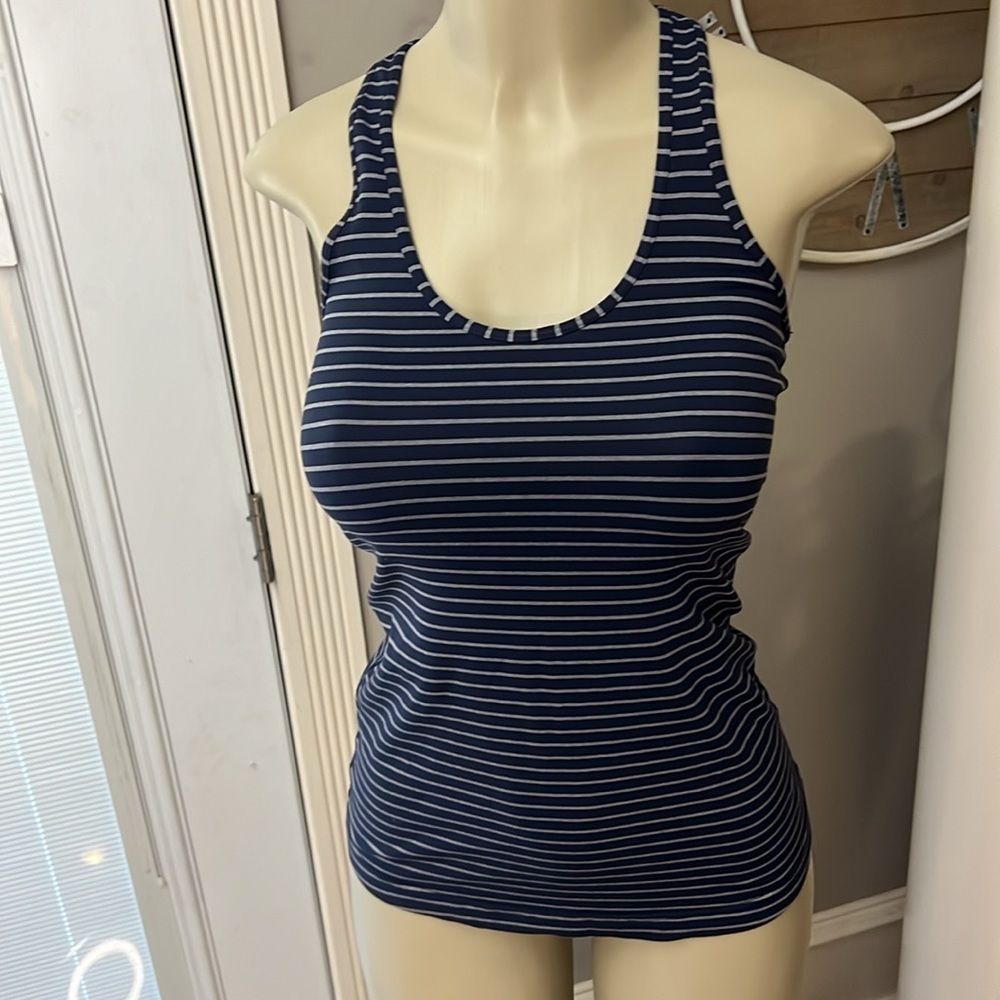 Lululemon - Picture 2 of 5